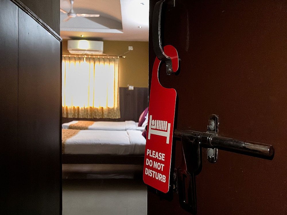 OYO 6996 near Beltola Double or Twin Room 6