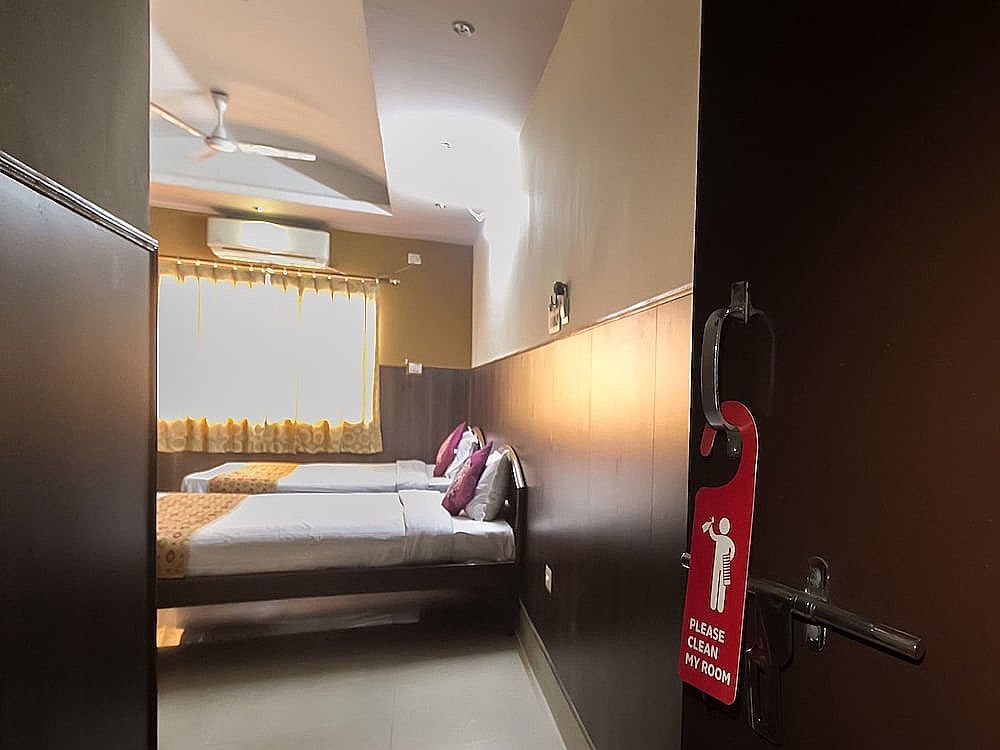 OYO 6996 near Beltola Double or Twin Room 5