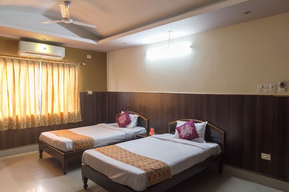 OYO 6996 near Beltola Double or Twin Room 2
