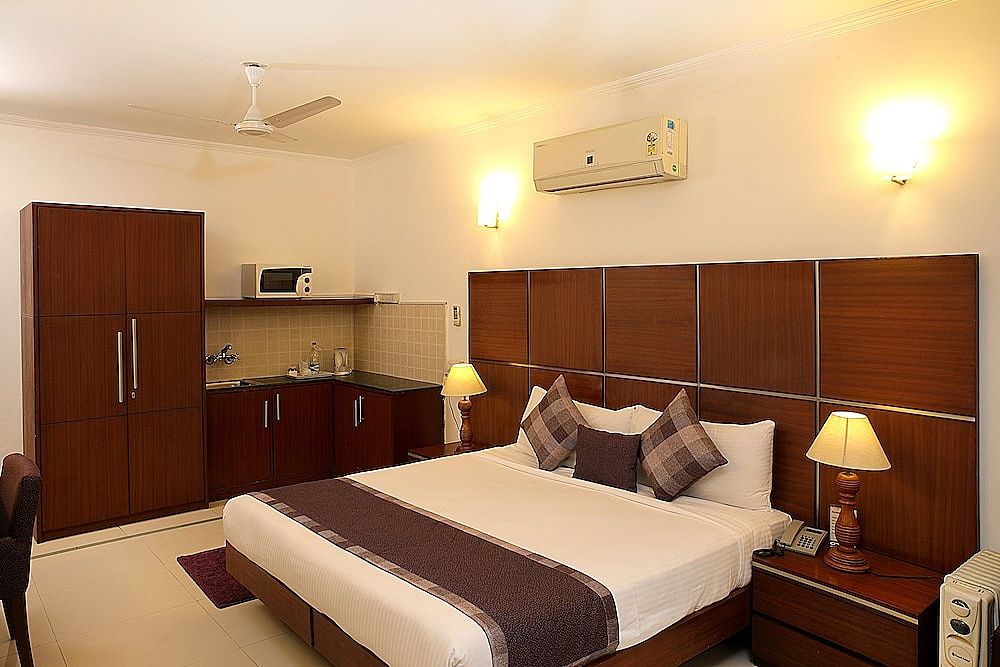 Ahuja Residency DLF Phase 2 Deluxe Room 4
