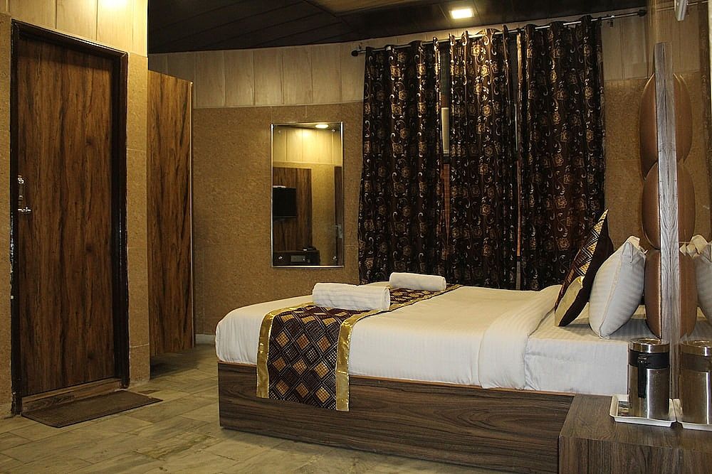 Hotel Smile Inn - 50 Meters from Golden Temple Deluxe double Room
