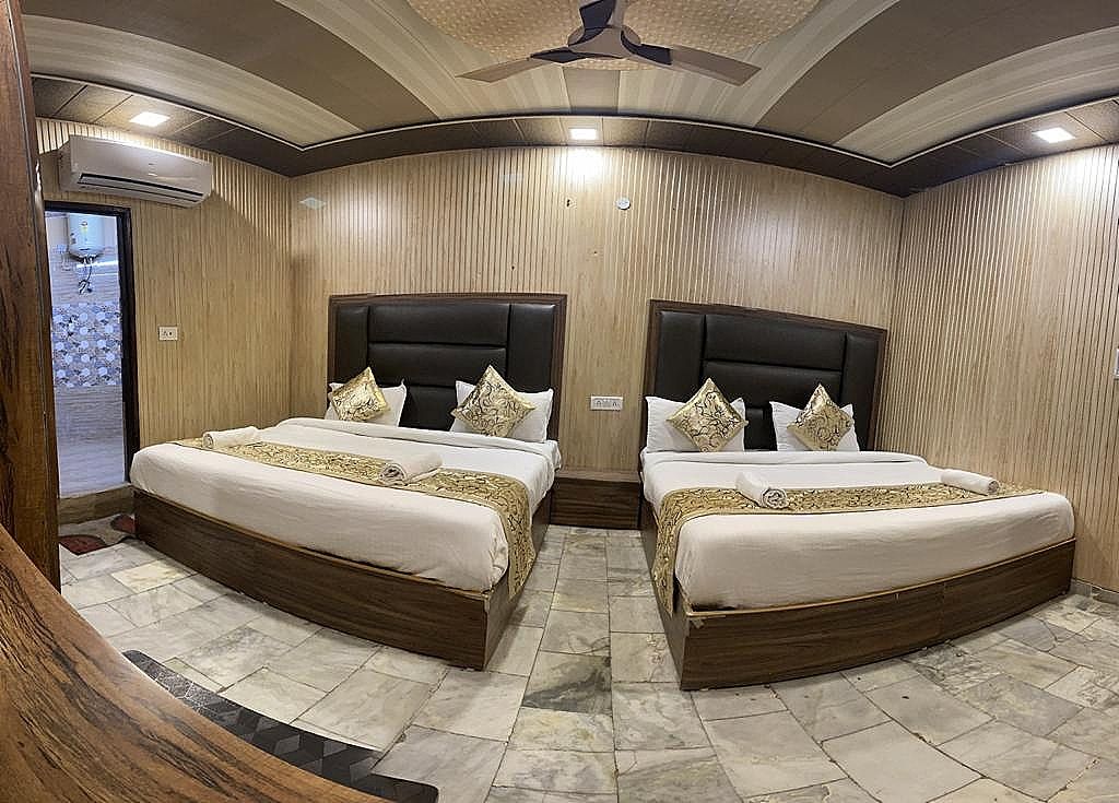 Family Suite Six Bed Room