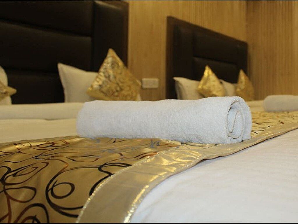 Family Suite Six Bed Room