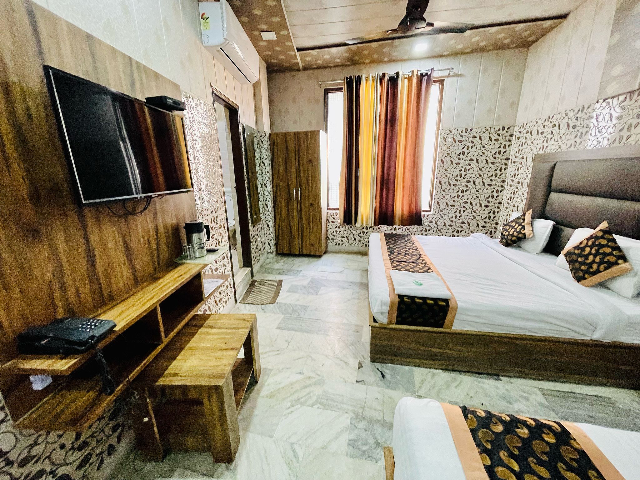 Family Suite Six Bed Room
