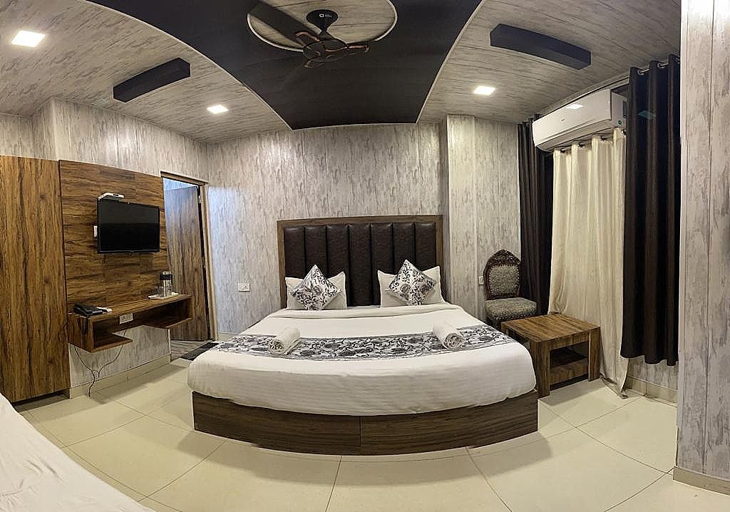 Triple Bed Room