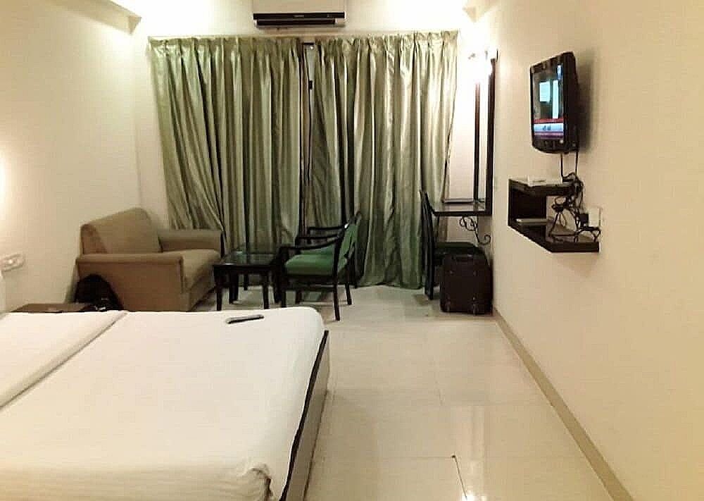 Hotel 42 Deluxe Room 6