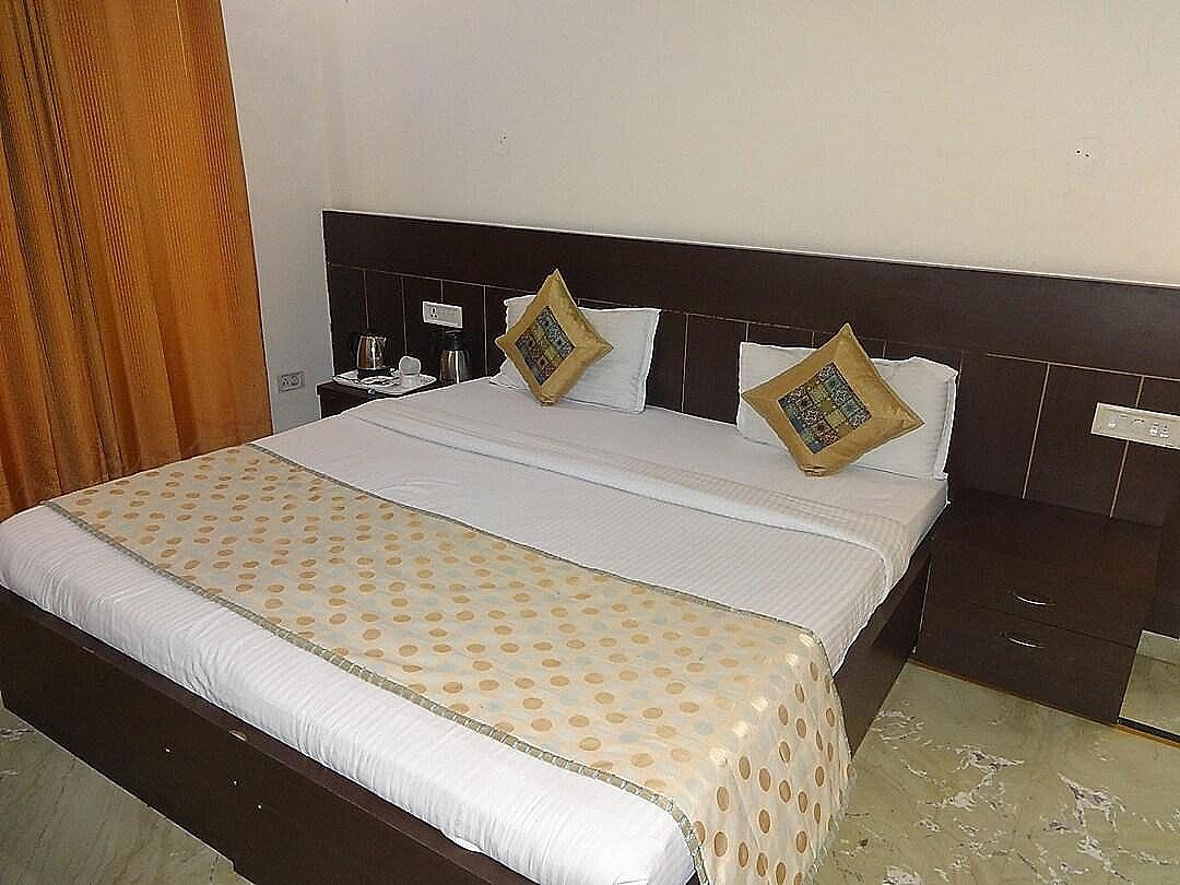 Hotel 42 Deluxe Room 4