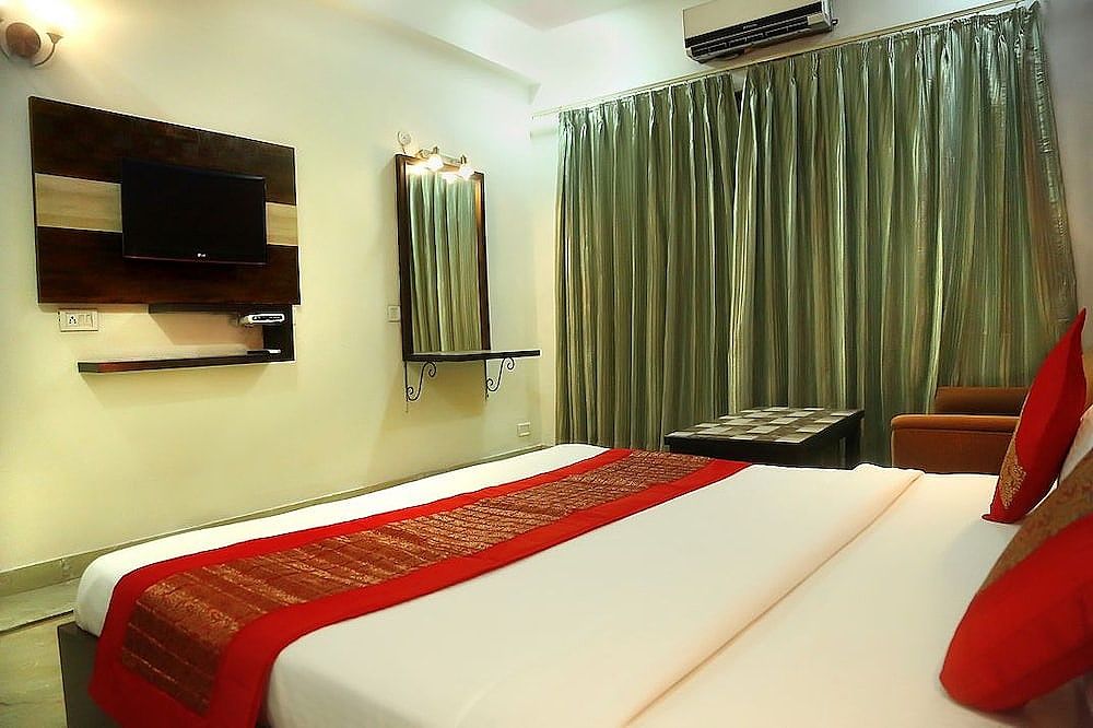 Hotel 42 Deluxe Room 7