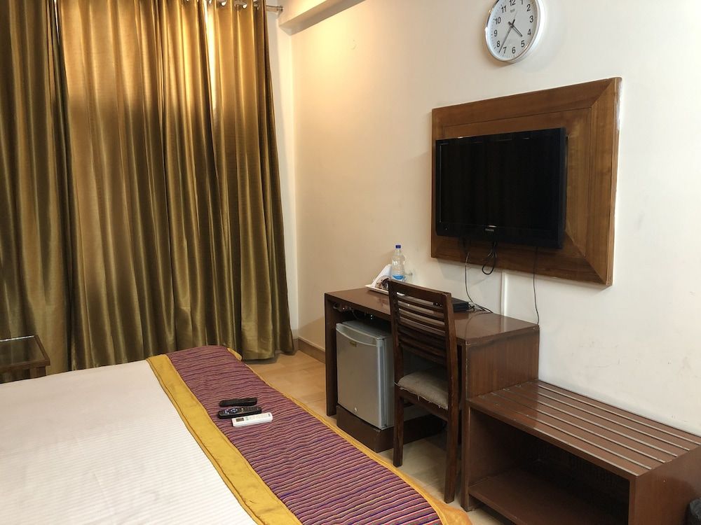 Excel Inn Premium Room 8