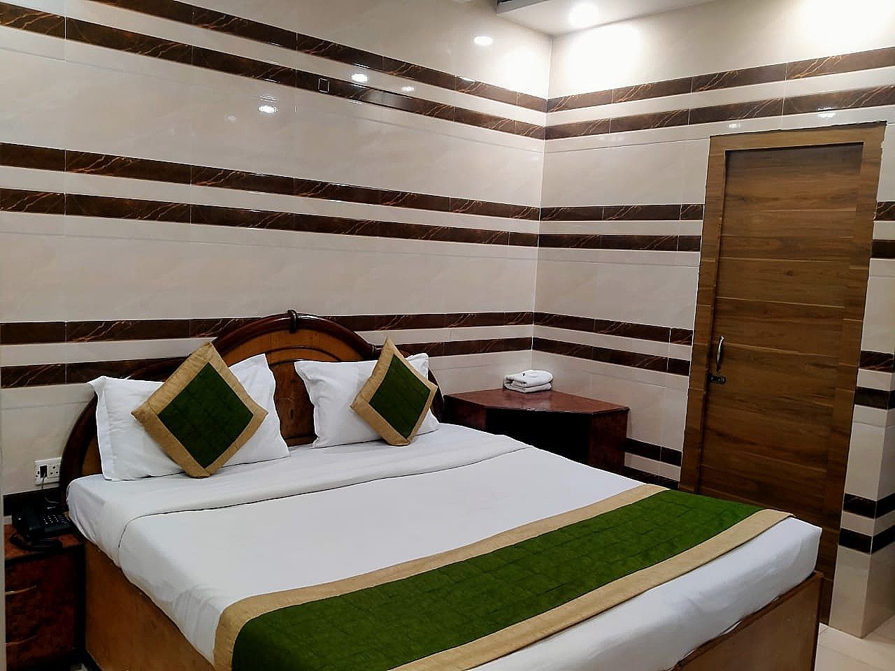 Hotel Holy City Super Deluxe Room 4