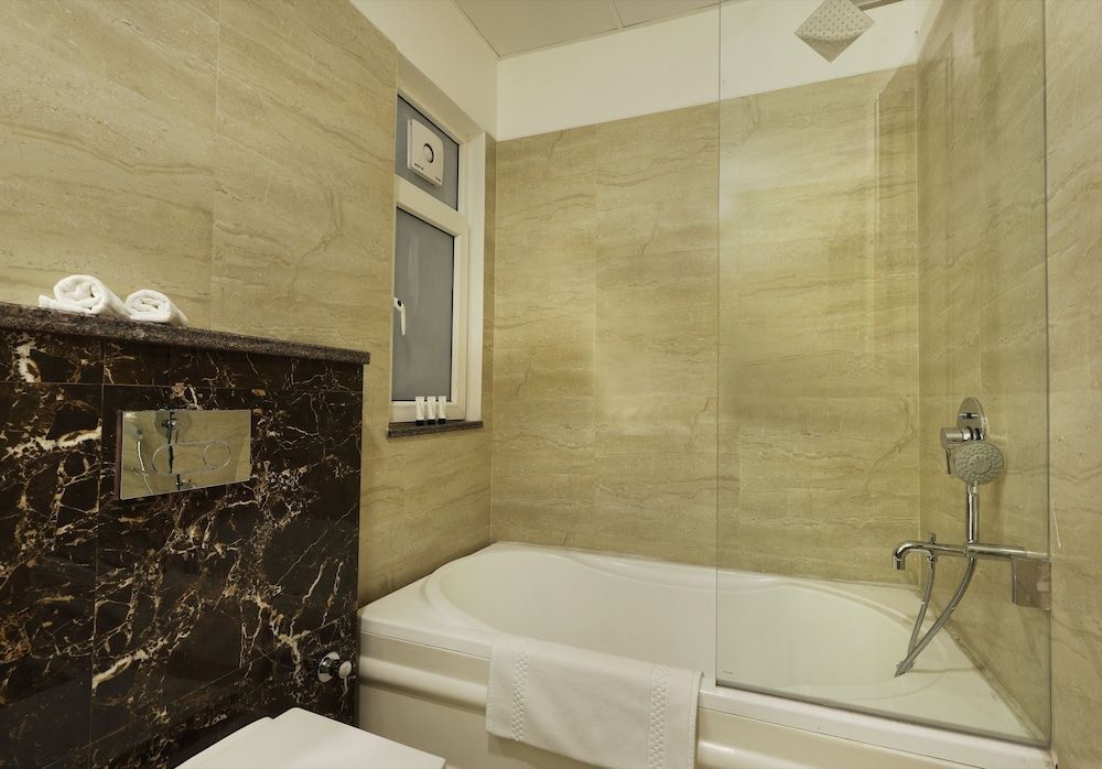 Hydewest India Orchid Studio with Kitchenette 6