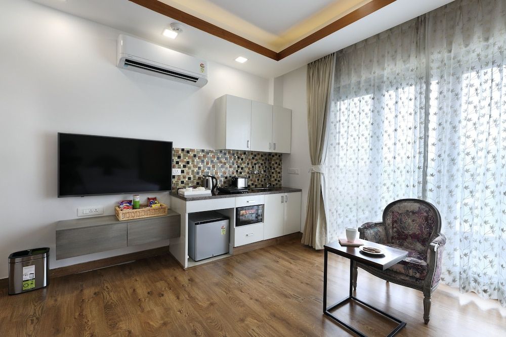 Hydewest India Rose Studio Grand with Kitchenette (Women Only) 6