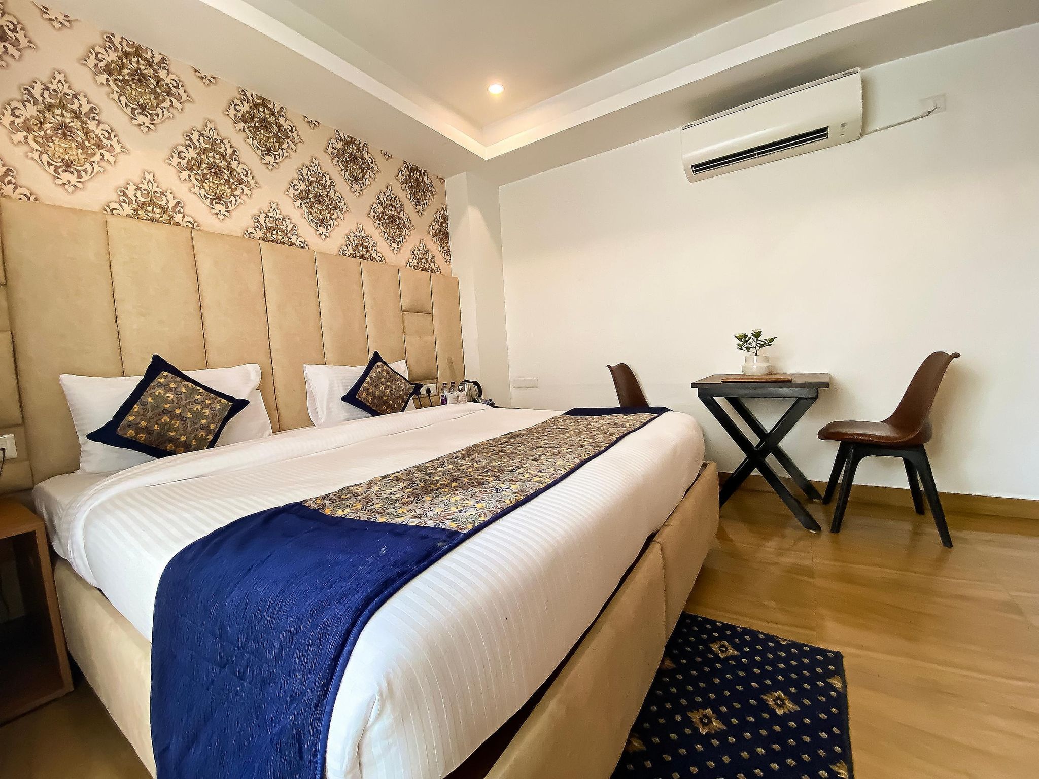 Sky Suites Huda City Centre Sky Deluxe Room  (High Speed Wi-Fi) 5