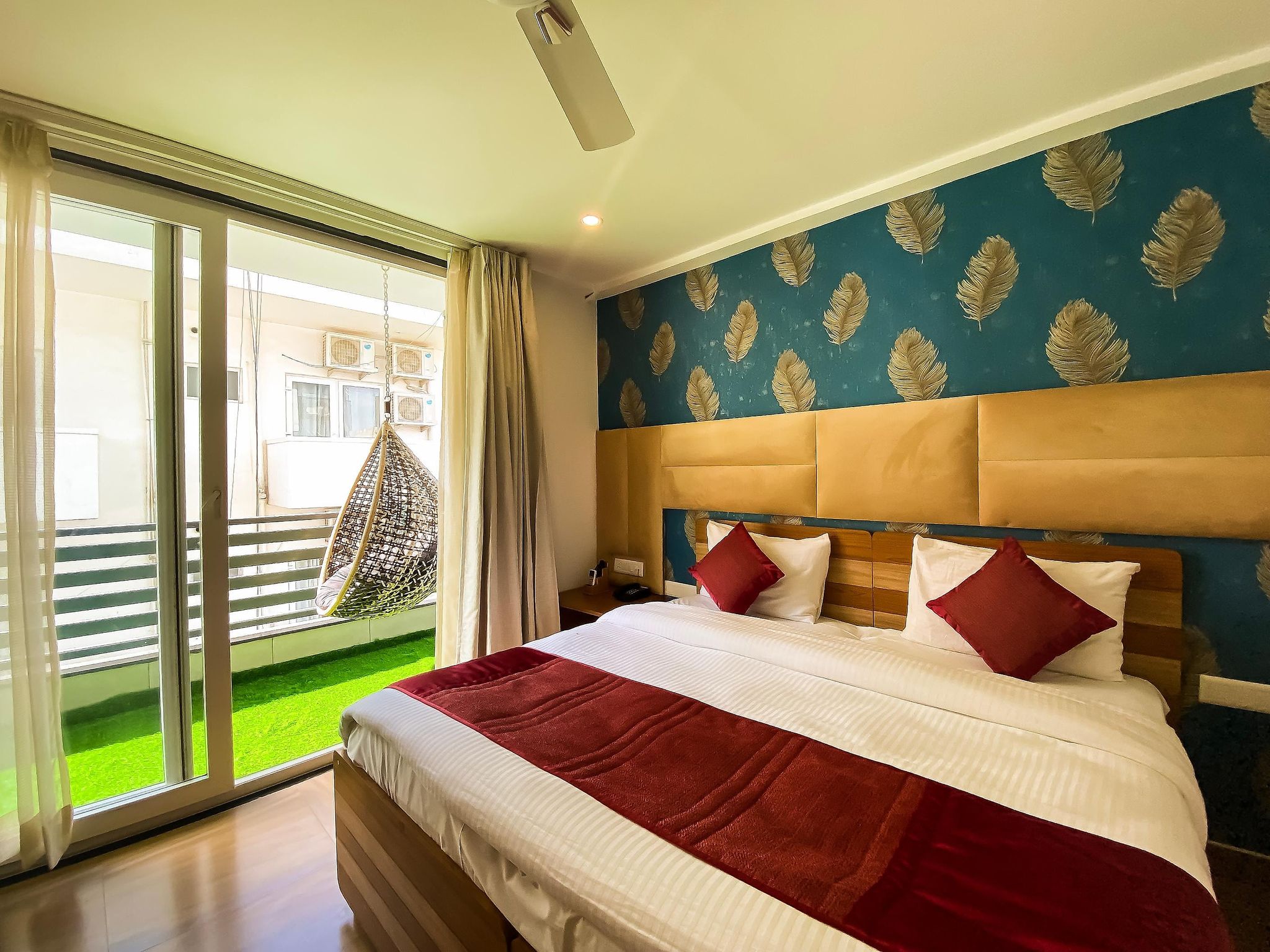 Sky Suites Sky Premium Room with Balcony (High Speed Wi-Fi) 2