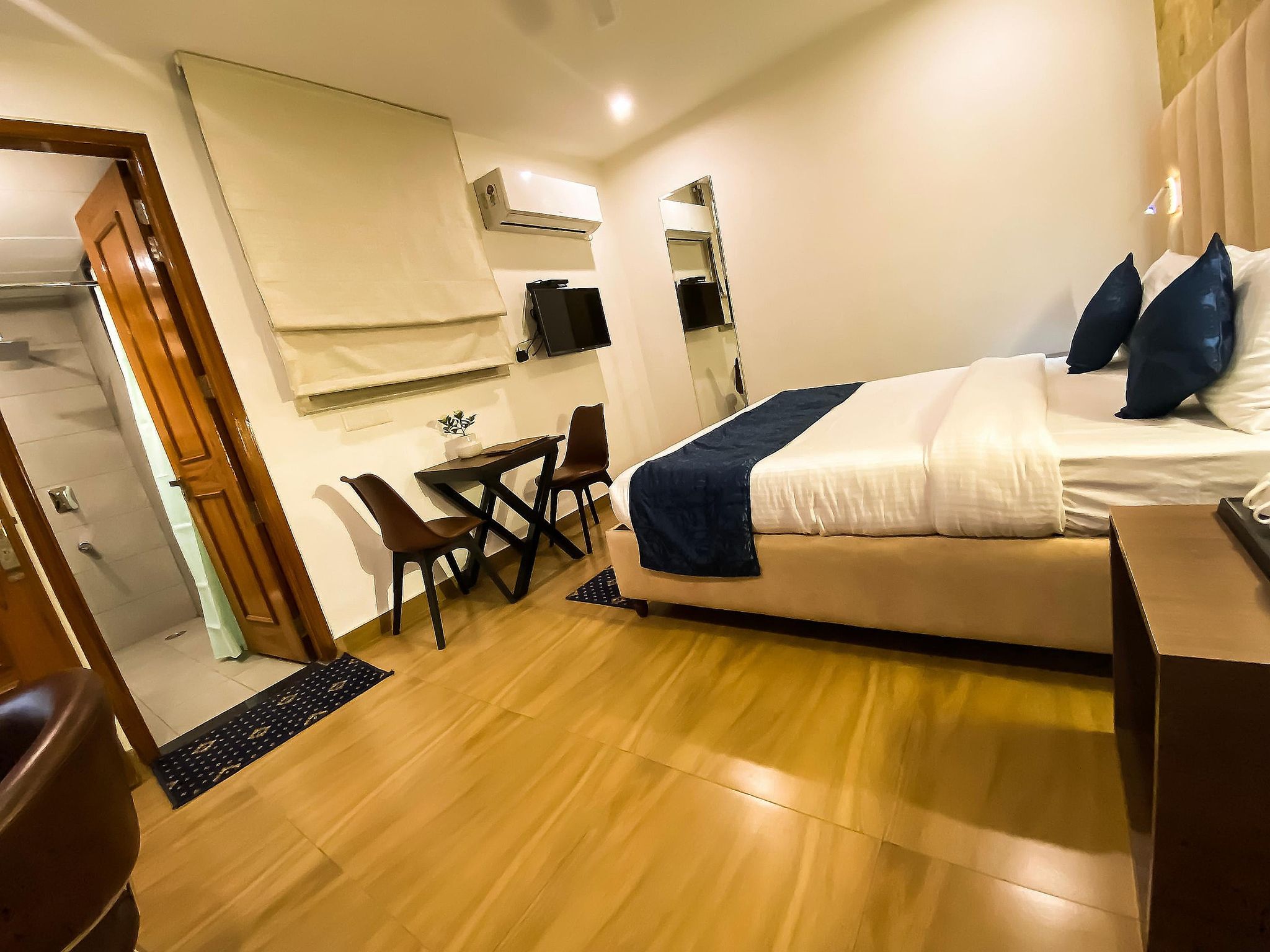 Sky Suites Huda City Centre Sky Deluxe Room  (High Speed Wi-Fi) 6