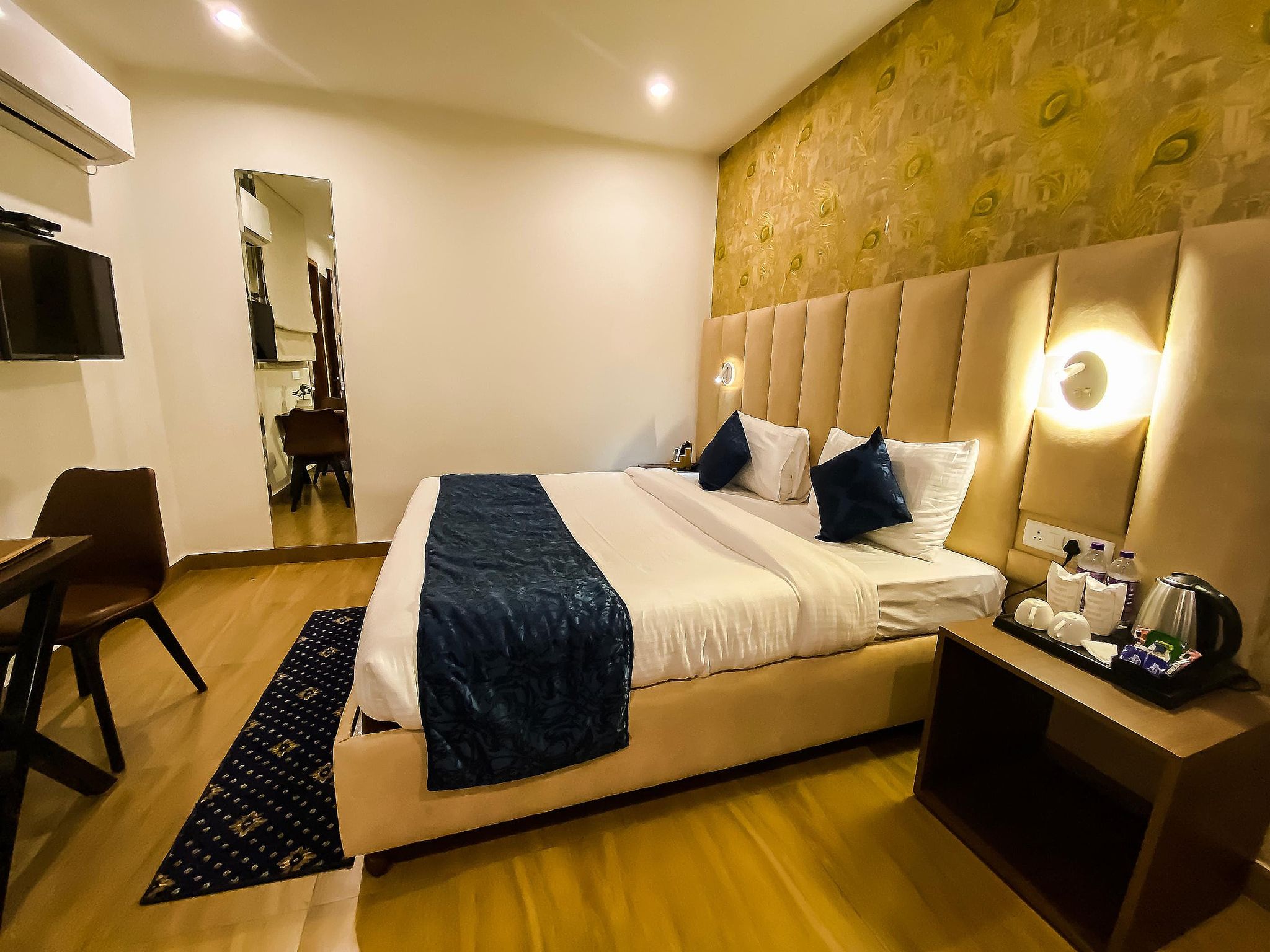 Sky Suites Huda City Centre Sky Deluxe Room  (High Speed Wi-Fi) 3