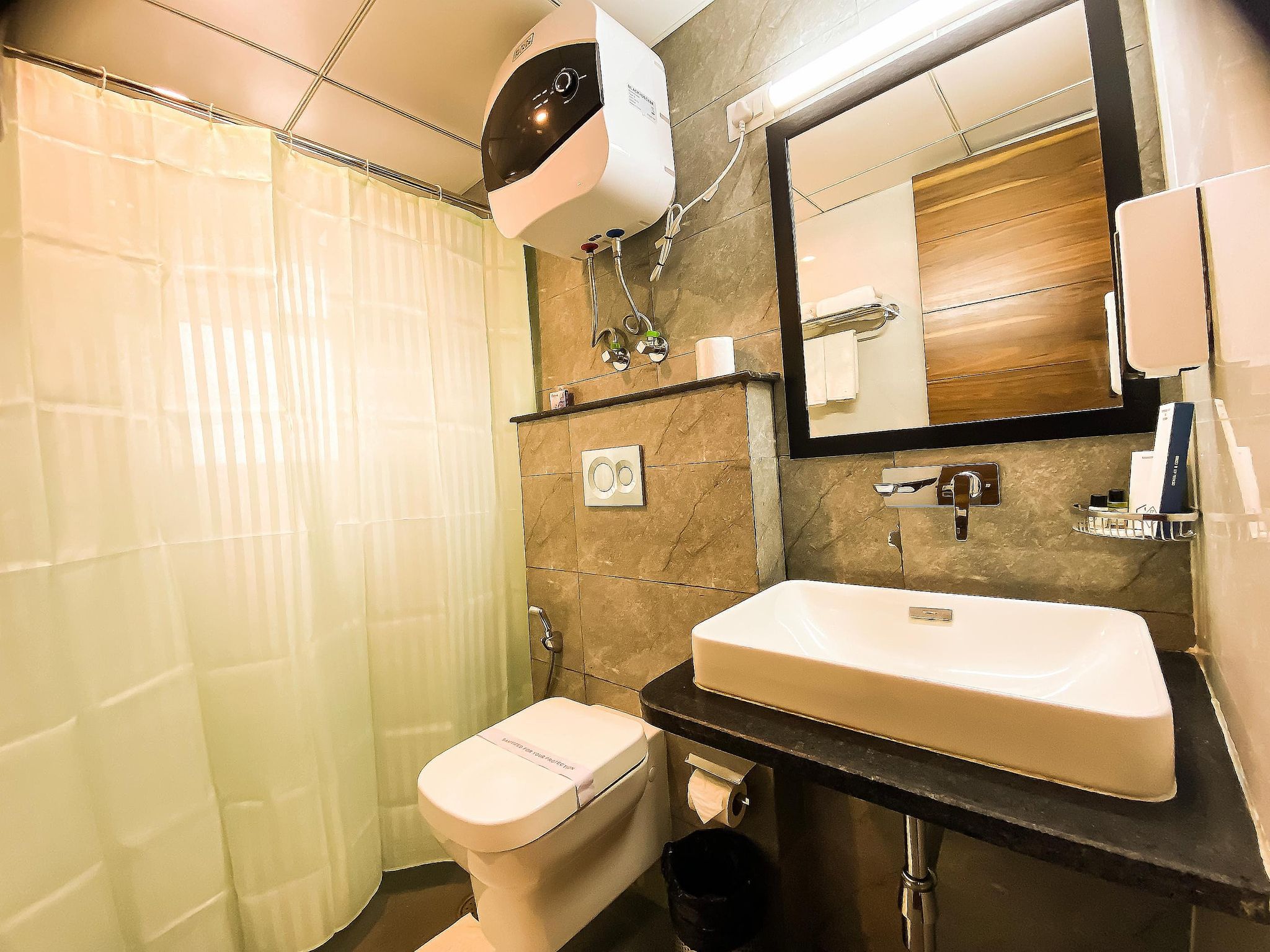 Sky Suites Sky Premium Room with Balcony (High Speed Wi-Fi) 9
