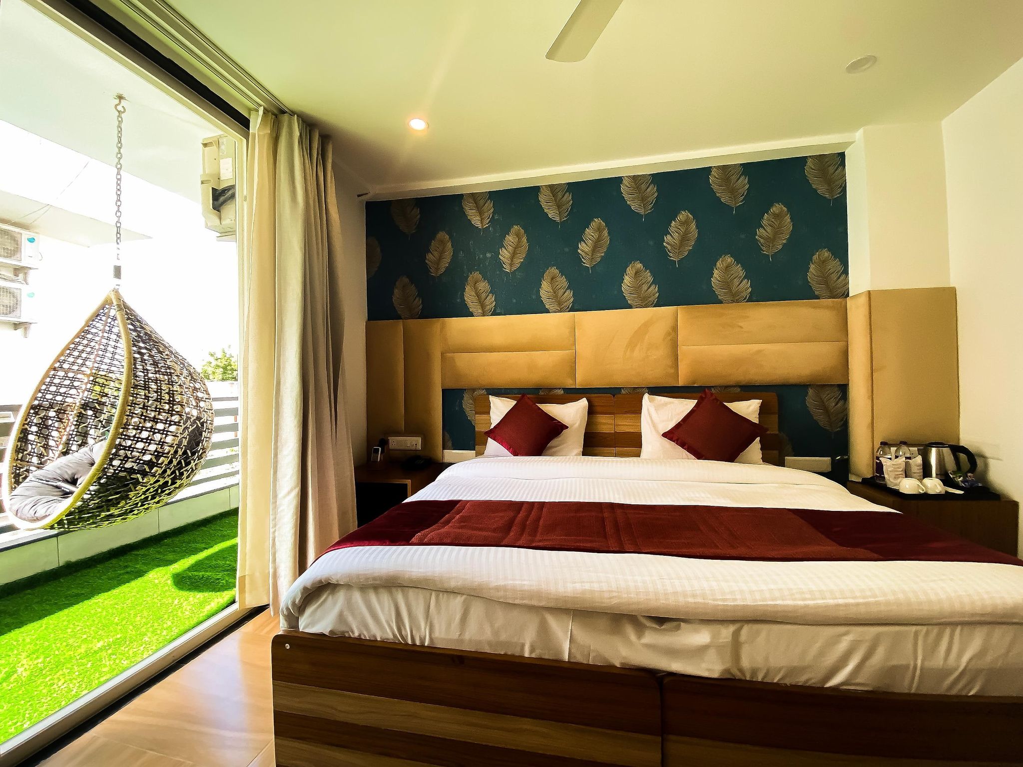 Sky Suites Sky Premium Room with Balcony (High Speed Wi-Fi) 3