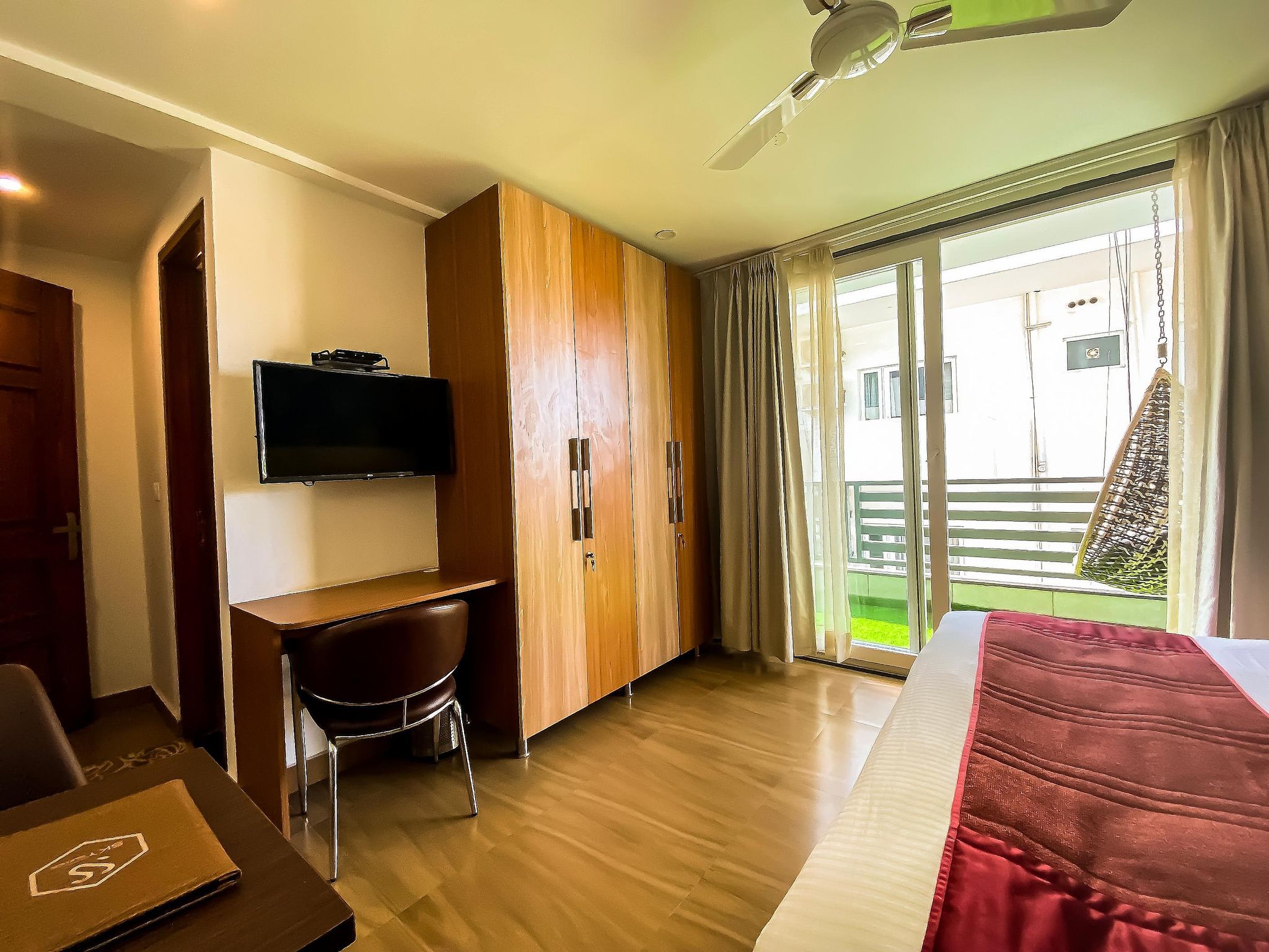 Sky Suites Sky Premium Room with Balcony (High Speed Wi-Fi) 10