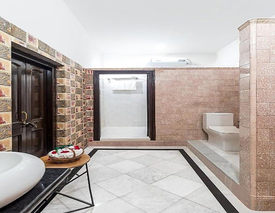 Suite / Shastri Room