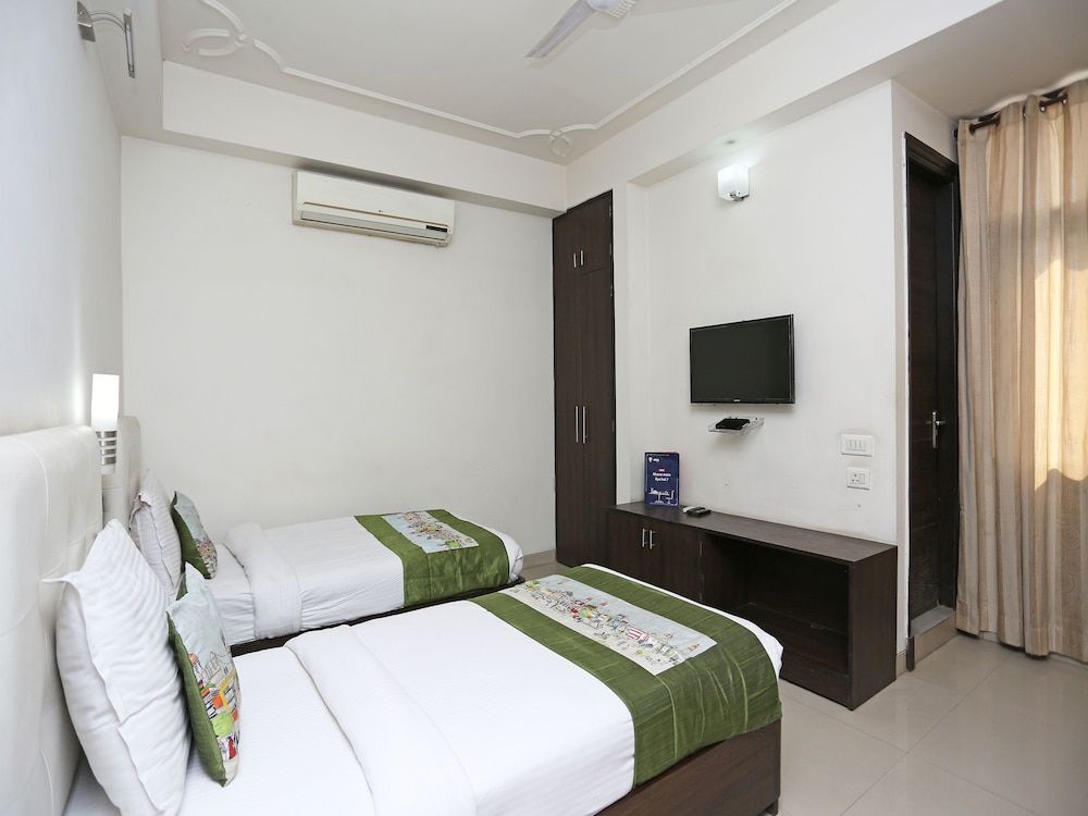 OYO 2245 Sector 21 Double or Twin Room 3