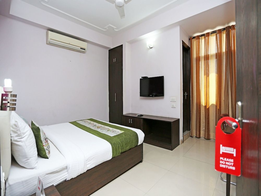 OYO 2245 Sector 21 Double or Twin Room 6