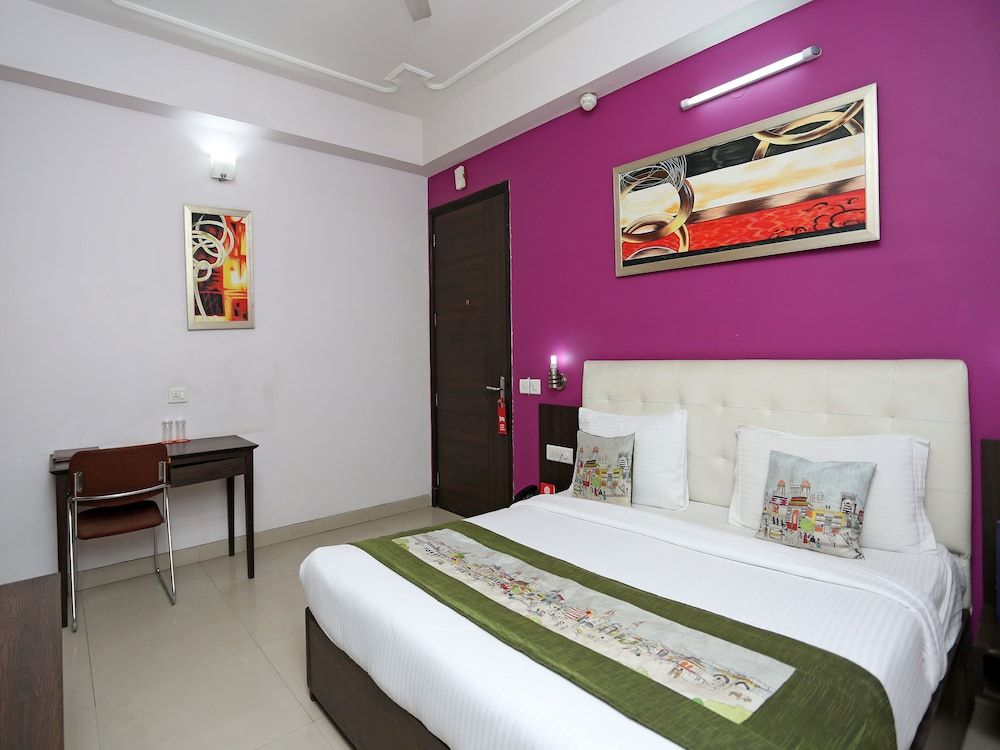 OYO 2245 Sector 21 Double or Twin Room 5