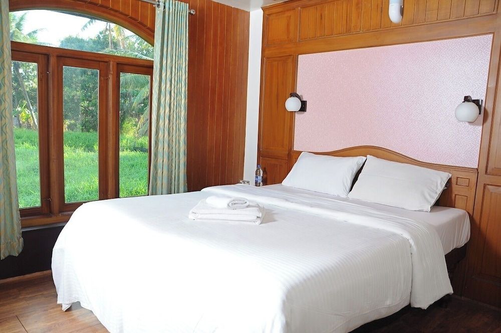 undefined Coco HouseBoat 5
