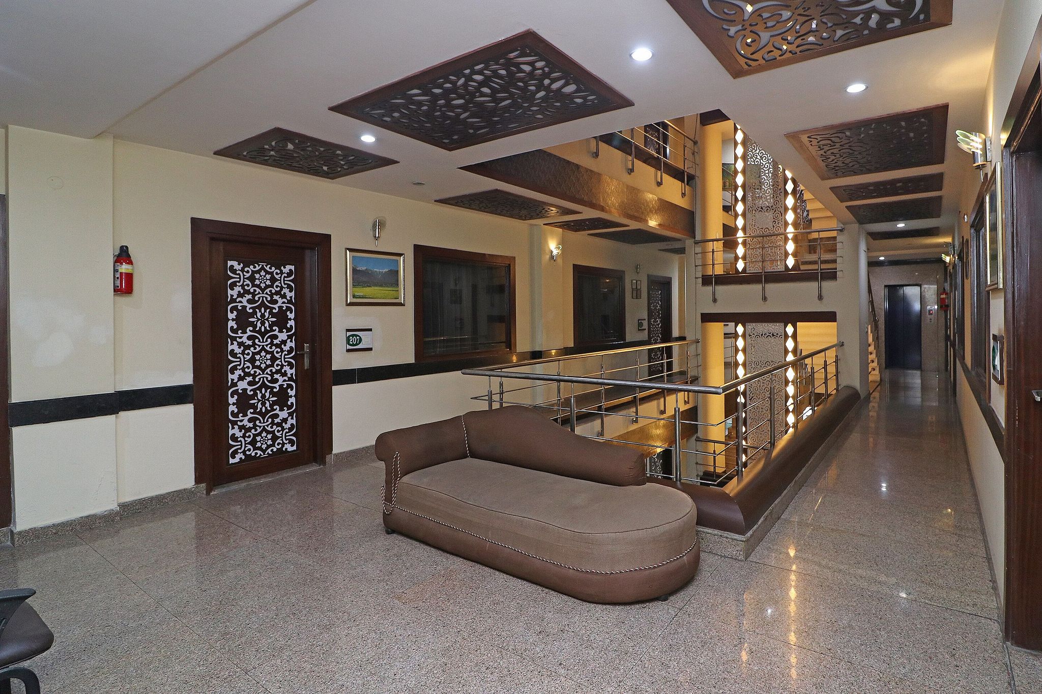 undefined Square 9 Inn - Near Fortis & Huda City Centre 2