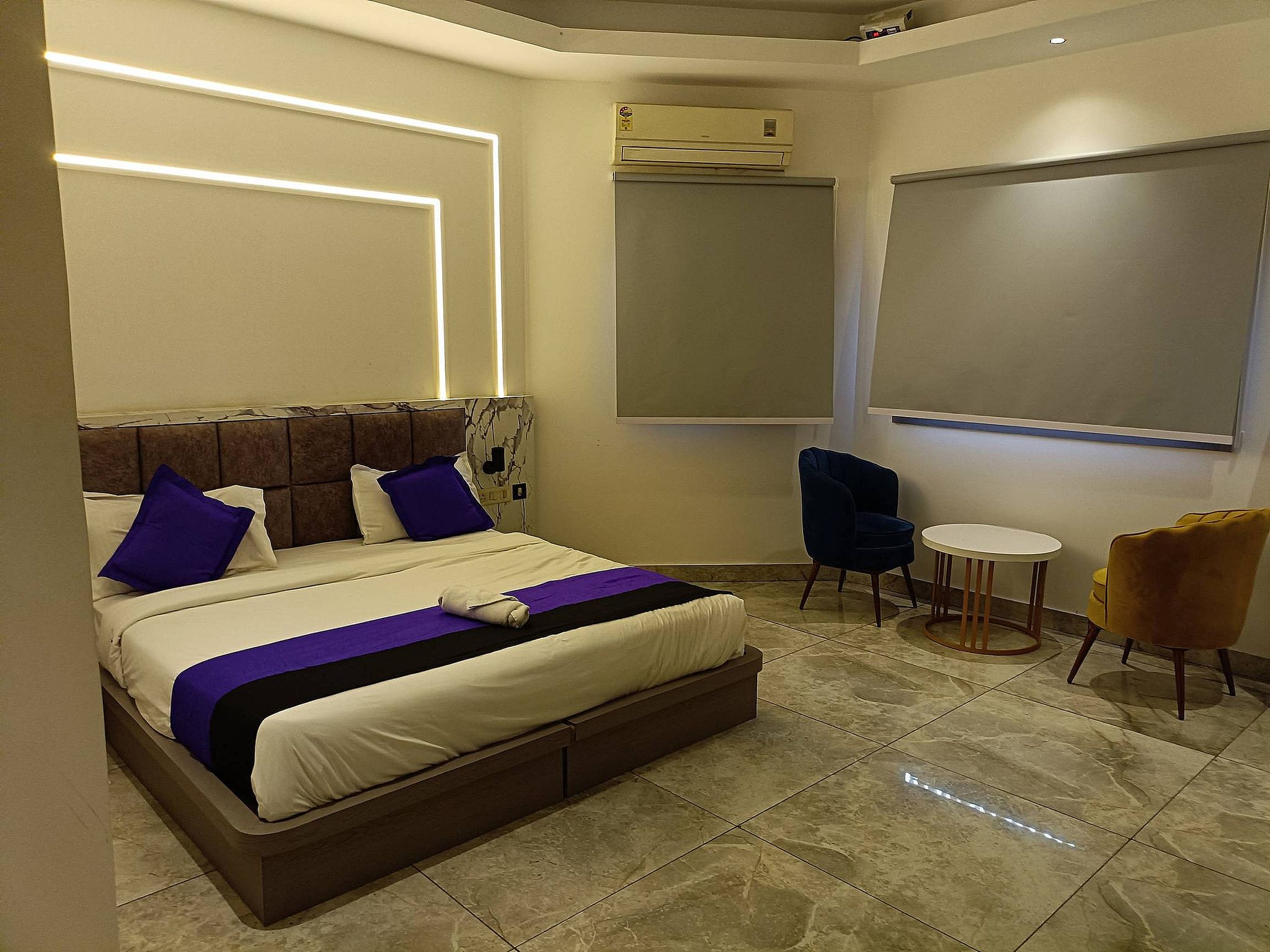 undefined Square 9 Inn - Near Fortis & Huda City Centre 5