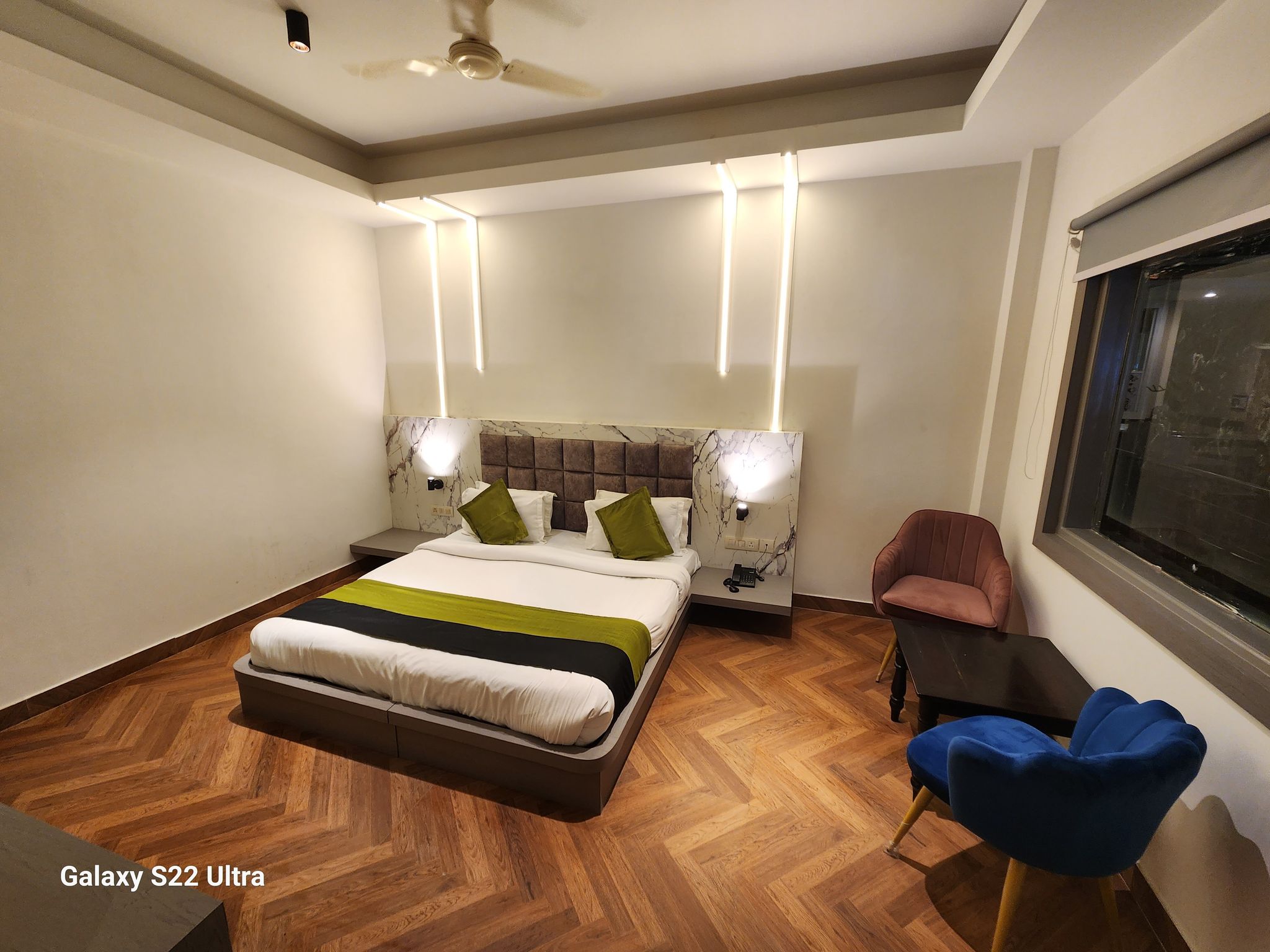undefined Square 9 Inn - Near Fortis & Huda City Centre 4