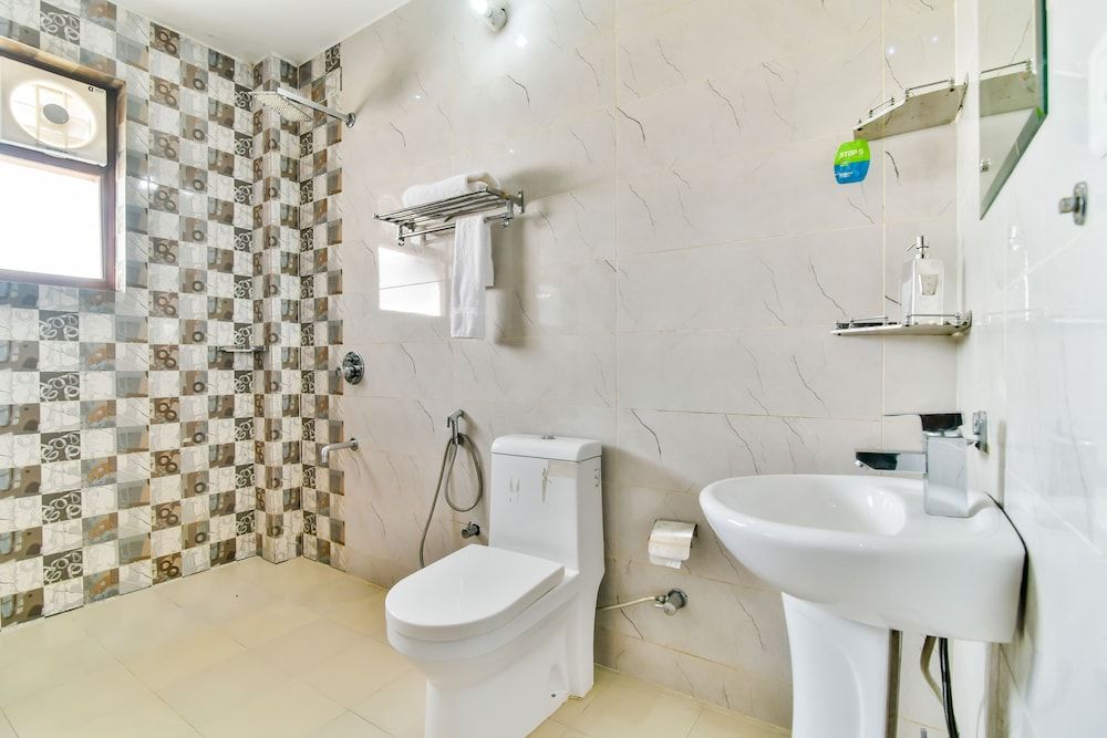 FabExpress Heaven Stay Premium Room, 1 Double Bed, Non Smoking 4