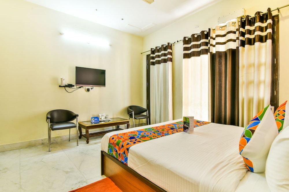 FabExpress Heaven Stay Premium Room, 1 Double Bed, Non Smoking 8