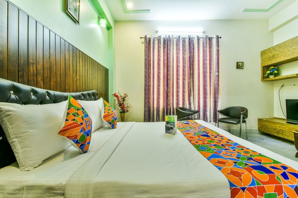 FabExpress Heaven Stay Premium Room, 1 Double Bed, Non Smoking 5