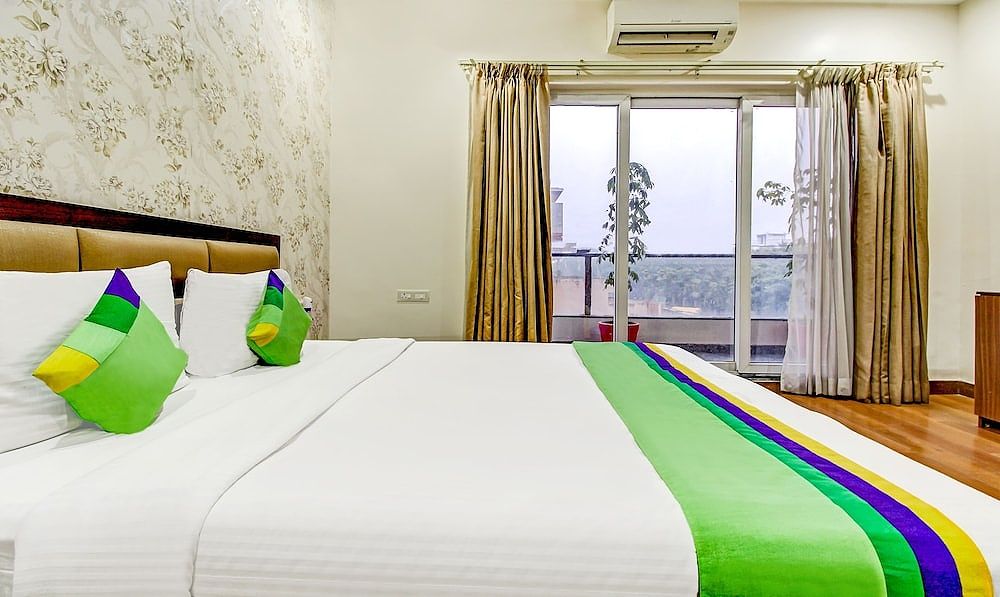 Treebo M2M Residency Sector 46 Deluxe Double Room 11