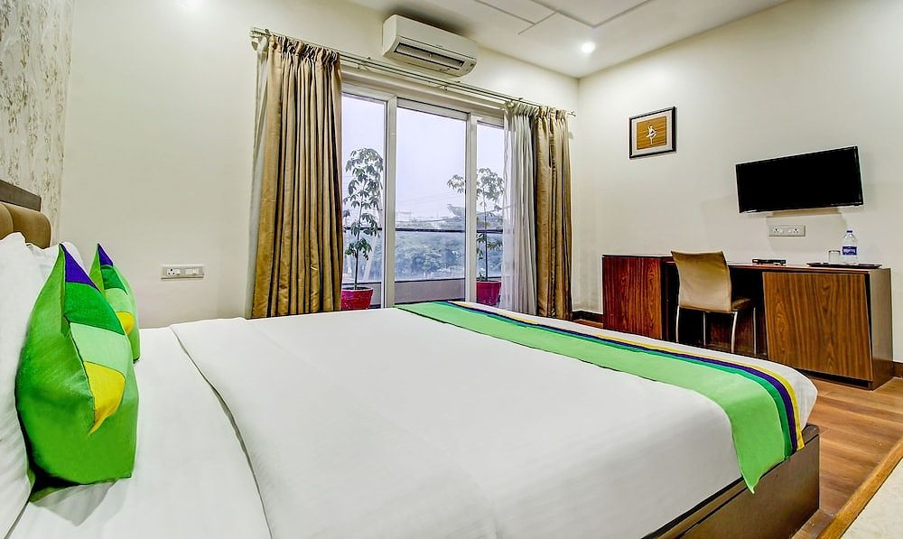Treebo M2M Residency Sector 46 Deluxe Double Room 5