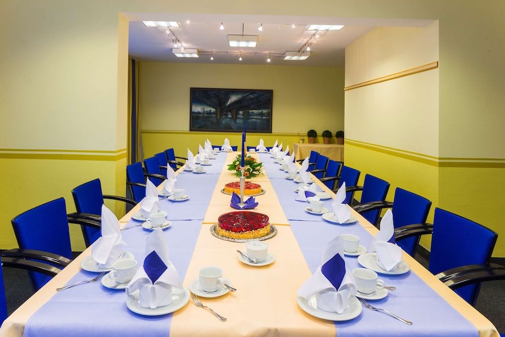 undefined Hotel Am Terrassenufer 8