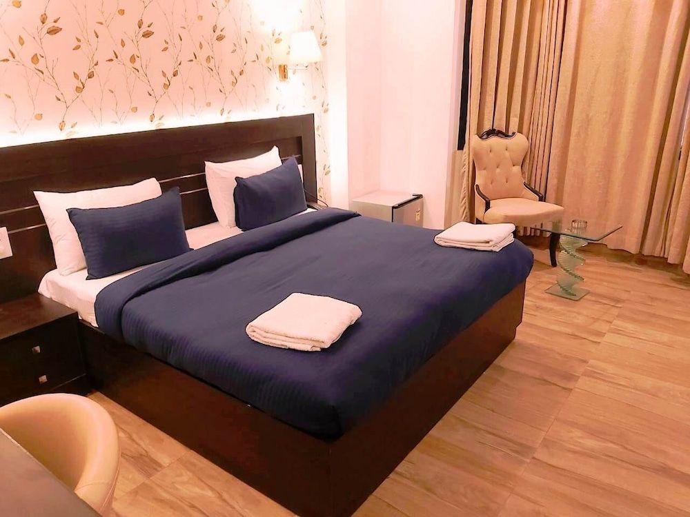 undefined CoRoomS SanVi Prime Unitech Cyber Park 5