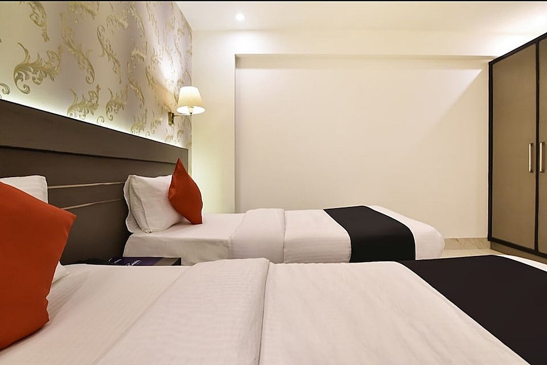 CoRoomS SanVi Prime Unitech Cyber Park Deluxe King Room 8