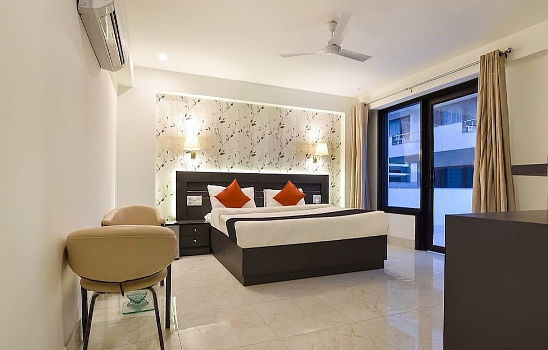 CoRoomS SanVi Prime Unitech Cyber Park Deluxe King Room 3