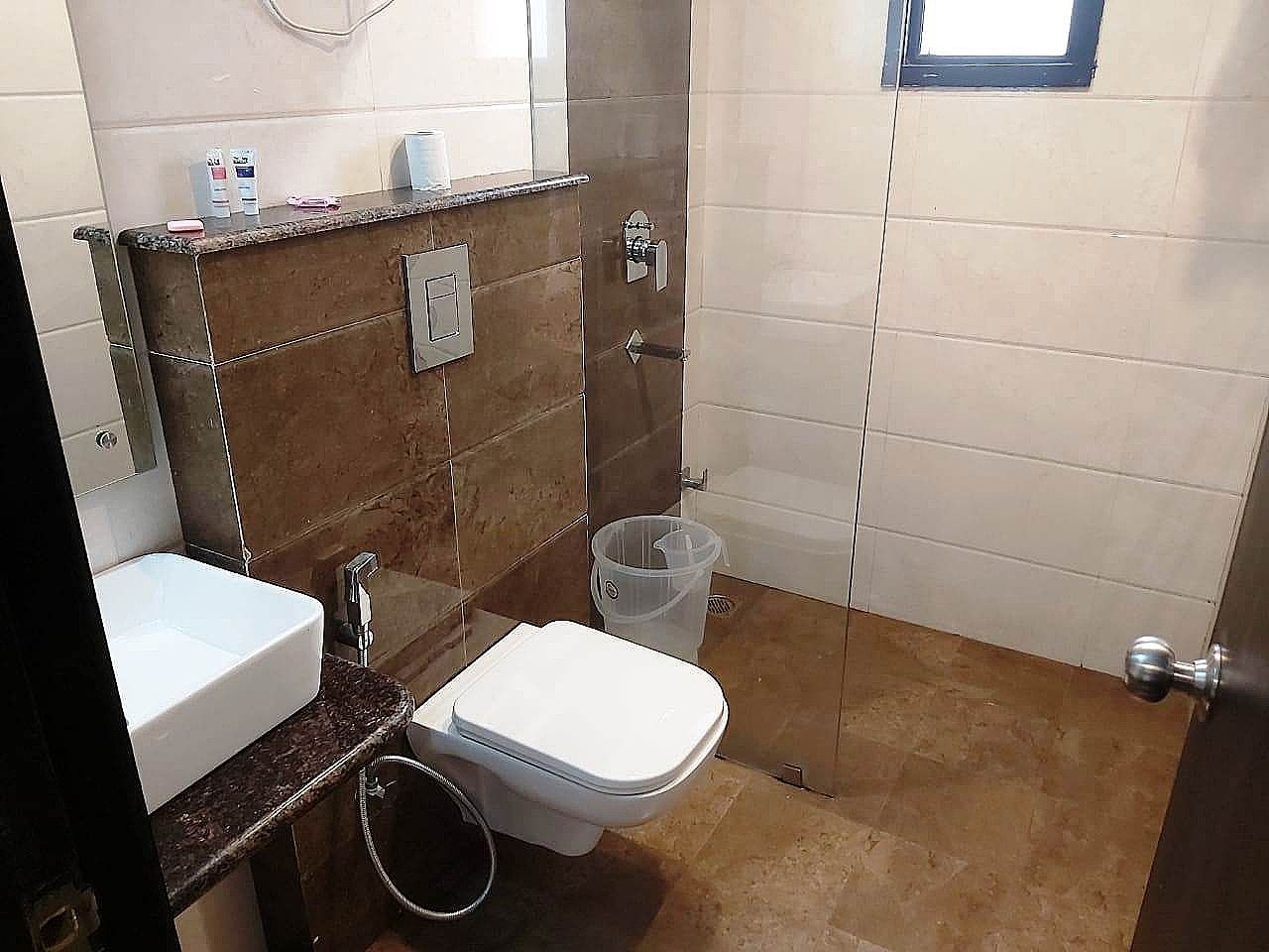 CoRoomS SanVi Prime Unitech Cyber Park Deluxe King Room 10