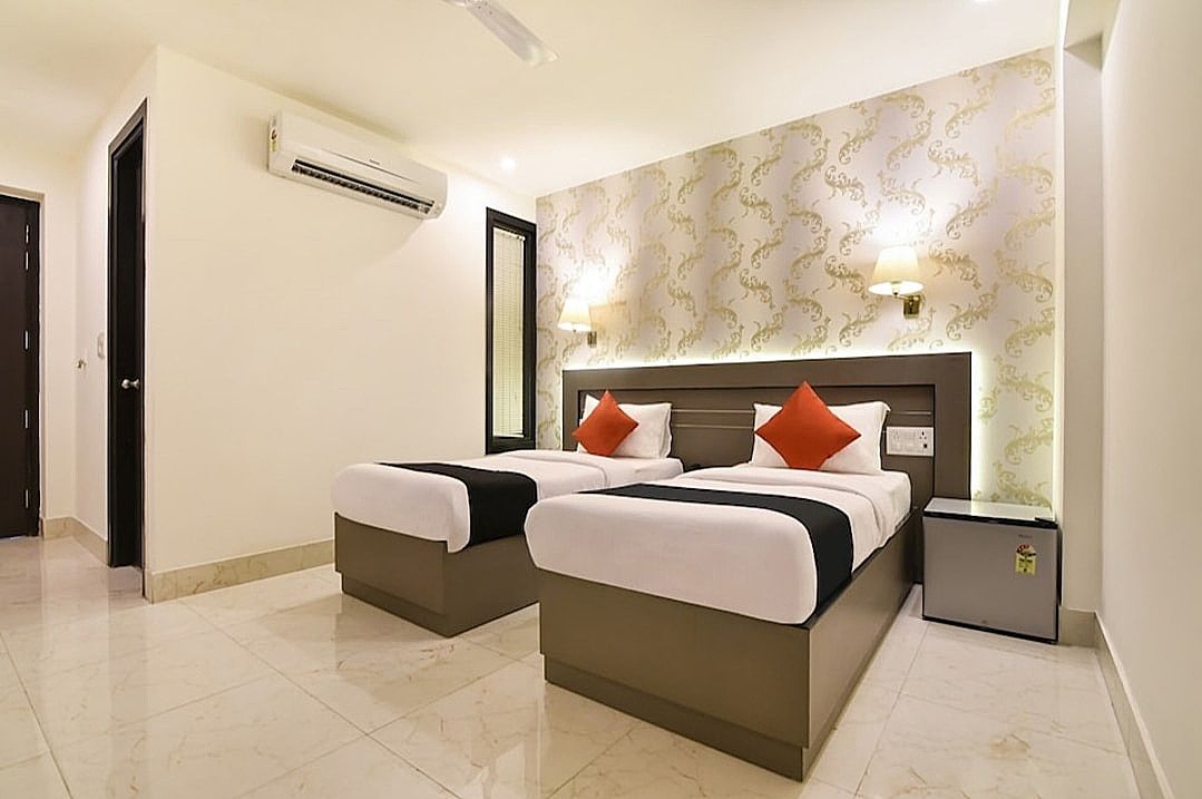 CoRoomS SanVi Prime Unitech Cyber Park Deluxe King Room