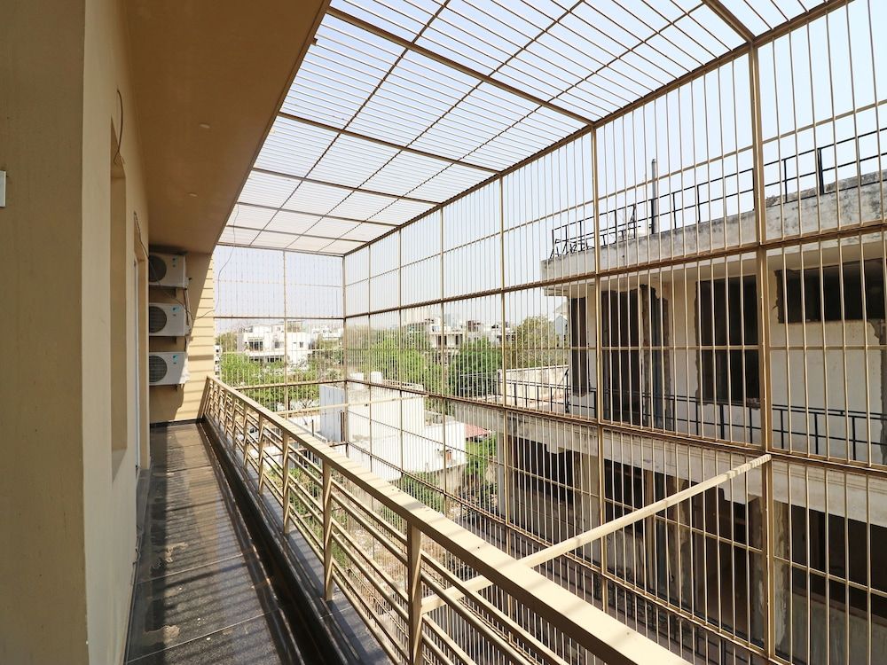 OYO 13575 Green Vogue Double or Twin Room 16