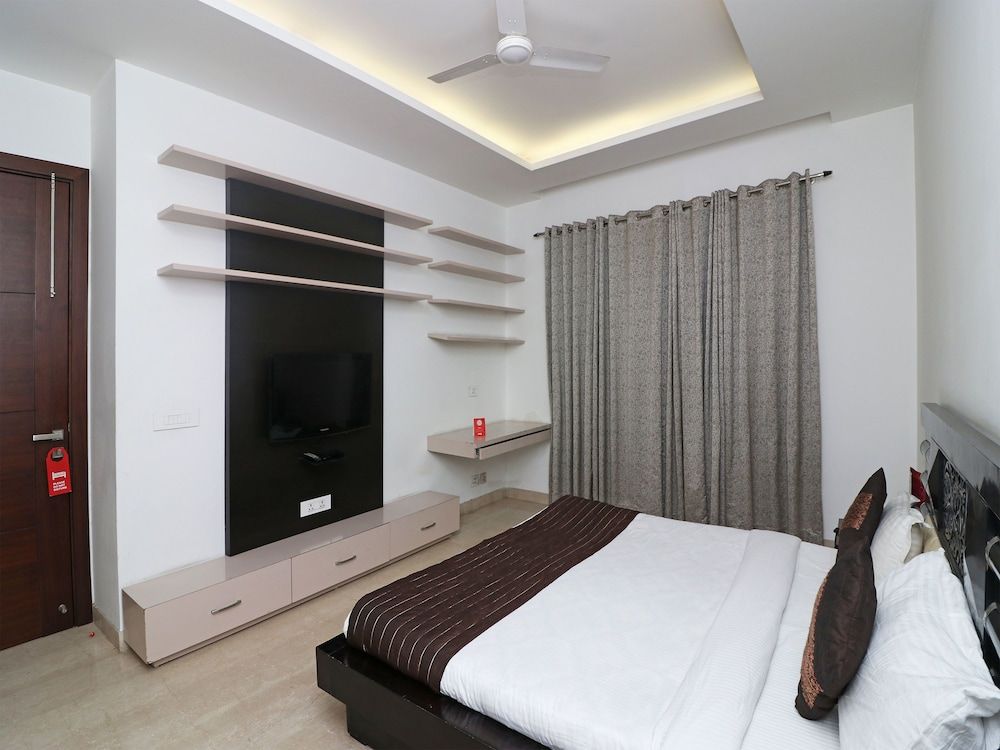 OYO 13575 Green Vogue Double or Twin Room 6