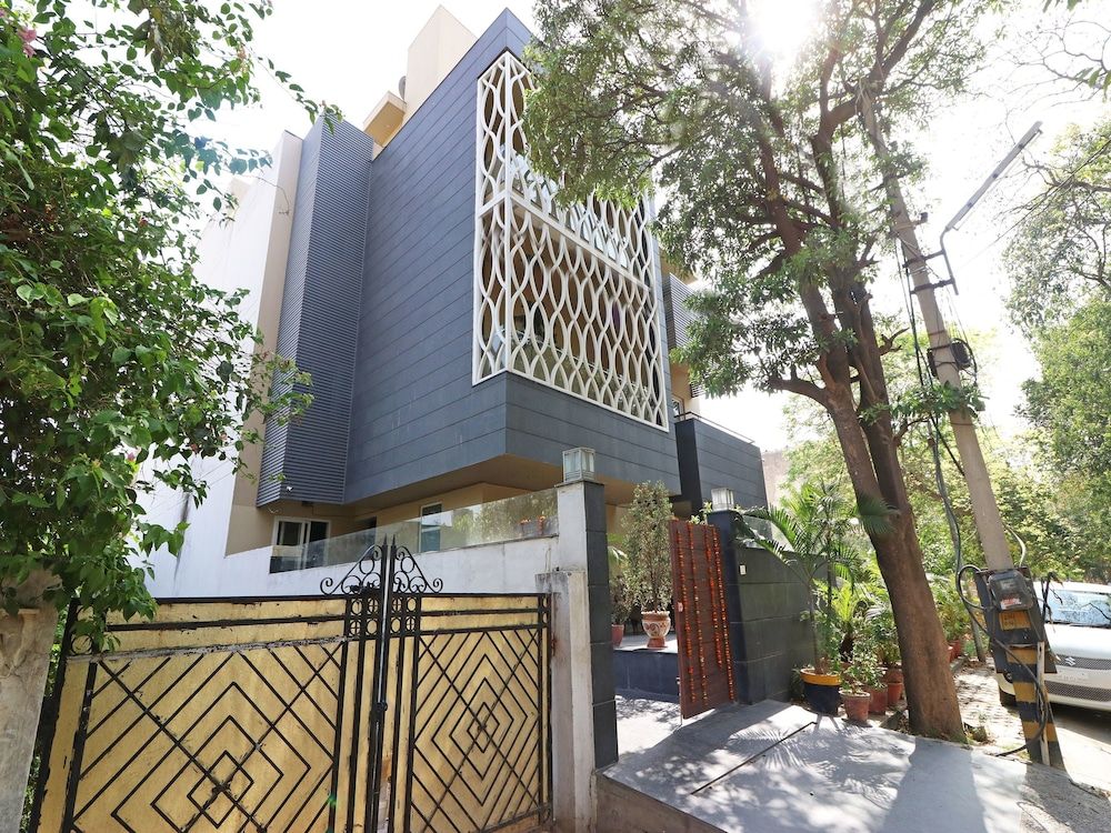 undefined OYO 13575 Green Vogue 3