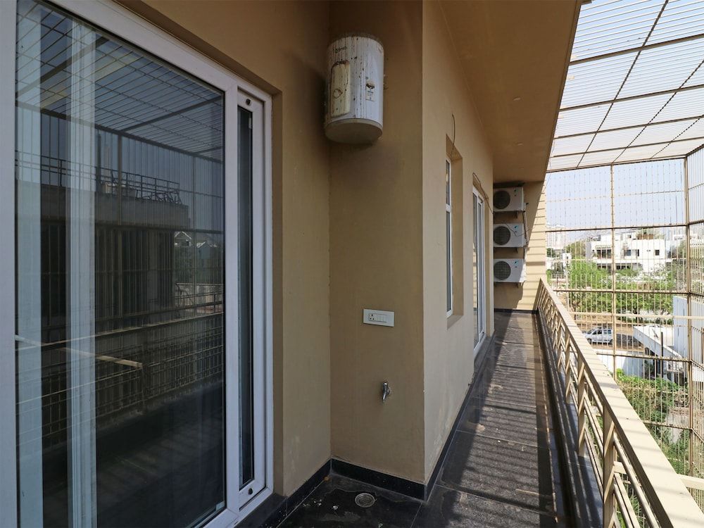 OYO 13575 Green Vogue Double or Twin Room 15