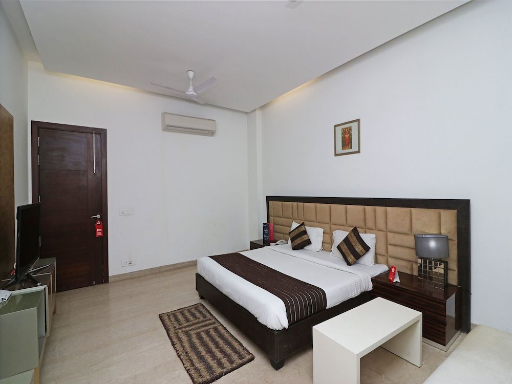 OYO 13575 Green Vogue Double or Twin Room 2