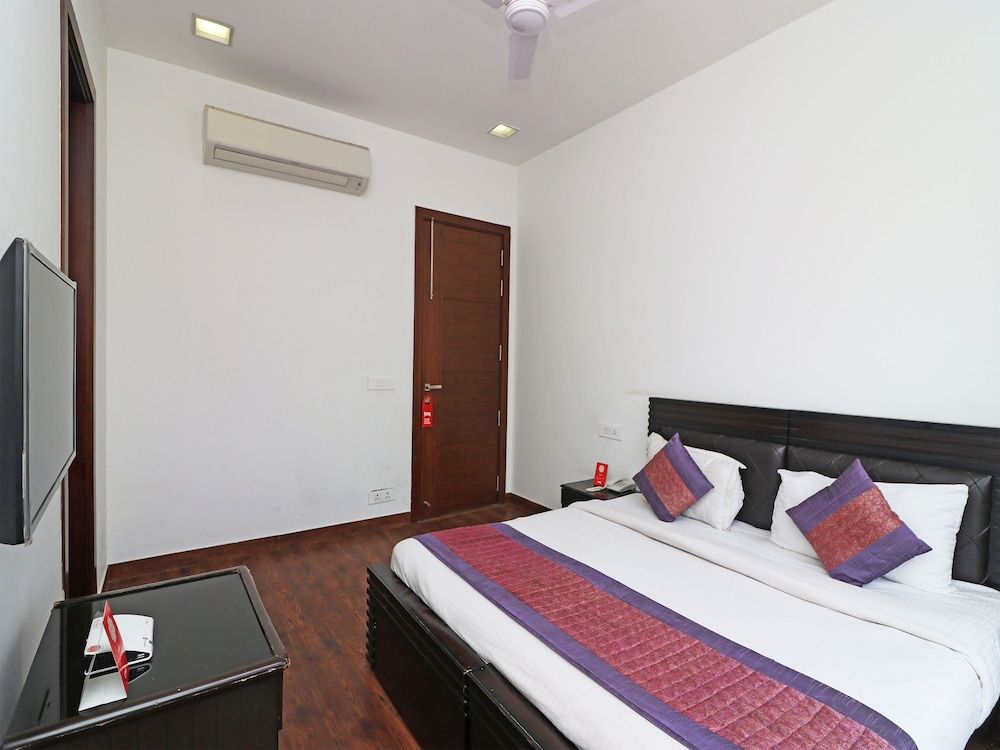 OYO 13575 Green Vogue Double or Twin Room