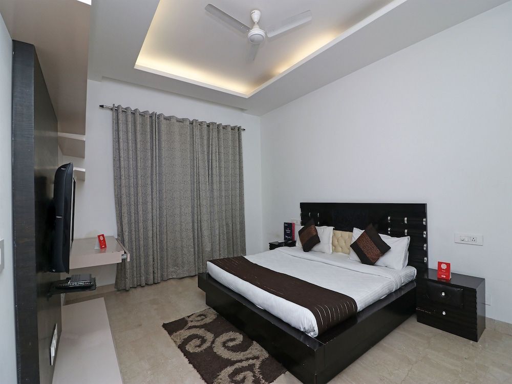 OYO 13575 Green Vogue Double or Twin Room 9