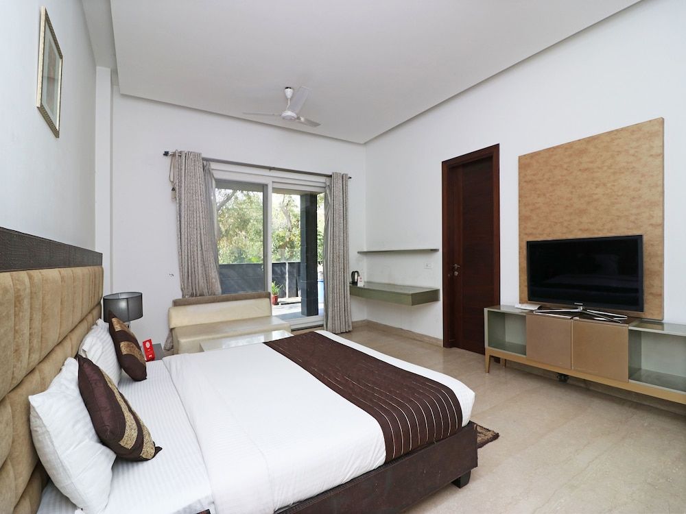 OYO 13575 Green Vogue Double or Twin Room 4